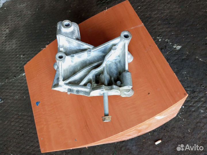 Кронштейн генератор Волга Сайбер