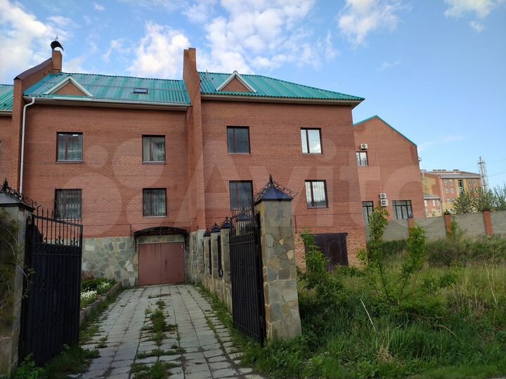 Таунхаус 423 м² на участке 6 сот.
