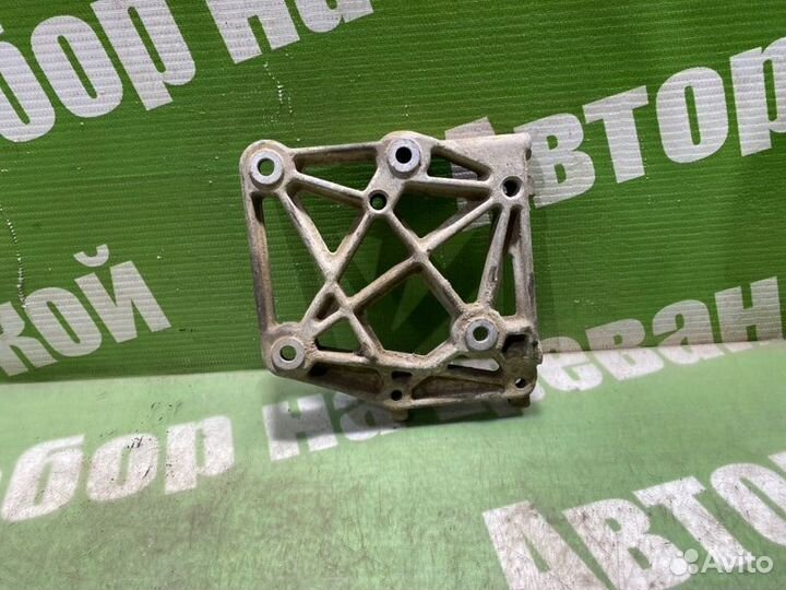 Кронштейн компрессора кондиционера Nissan Maxima