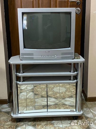 Телевизор samsung CS-20F32 ZSR с подставкой
