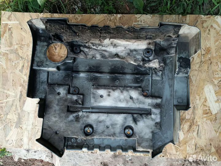 Накладка на двигатель Mitsubishi carisma