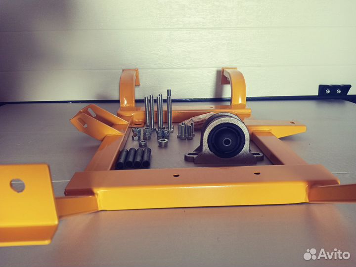 Подрамник раздатки Нива