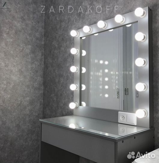 Гримерный стол с гримерным зеркалом с подсветкой