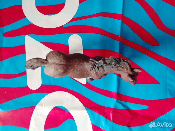 Фигурки лошадей мустанги