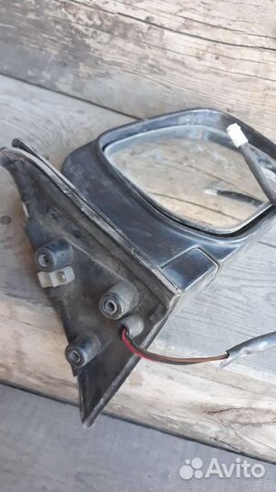 Боковое зеркало