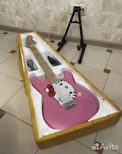 Fender Squier Hello Kitty электрогитара