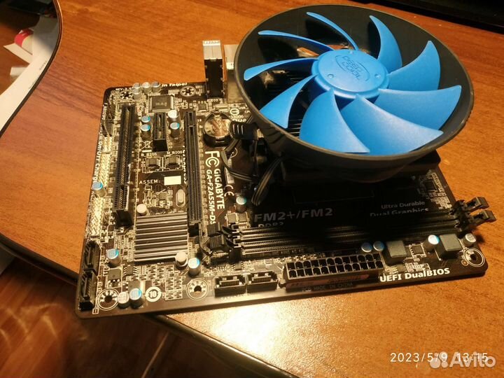 Материнская плата с процессором и памятью