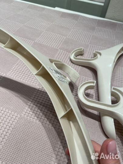 Вешалка для одежды (плечики)