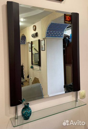 Зеркало с полкой