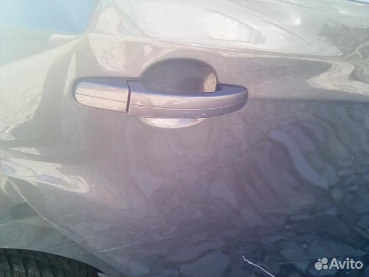 Дверные ручки наружные Ford Focus 3.2013 года