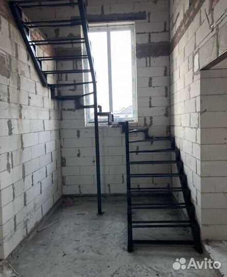 Лестница на второй этаж. Металлокаркас