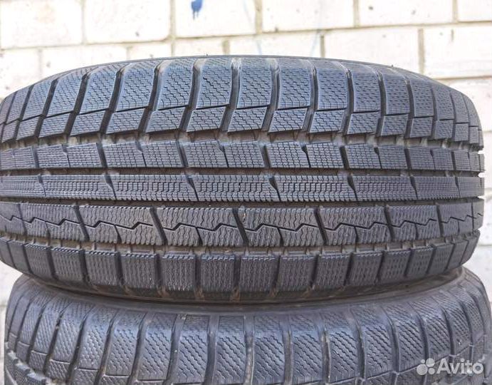 Toyo Winter Tranpath TX 215/60 R17 96Q