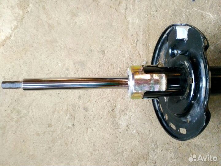 Амортизатор передний правый Lexus Rx