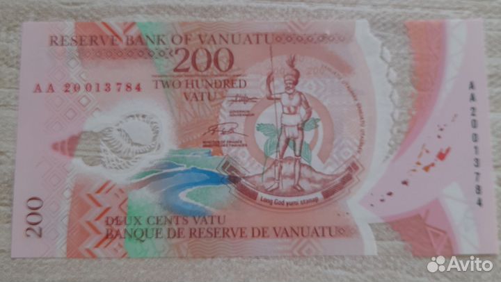 Банкнота Вануату 200 вату. UNC