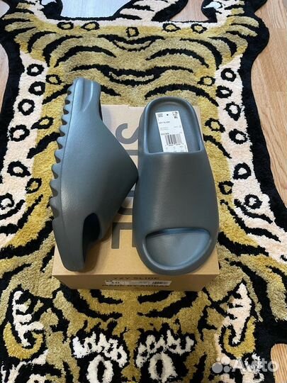 Yeezy Slide 