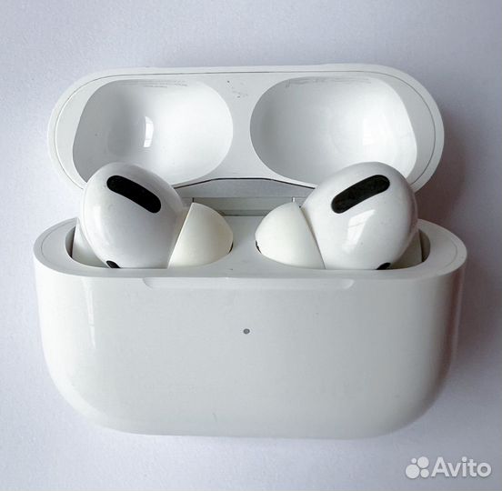 Продам Apple Airpods Pro with wireless case