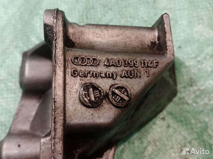 Опора кпп правая Audi A6 седан 2.0I 1995