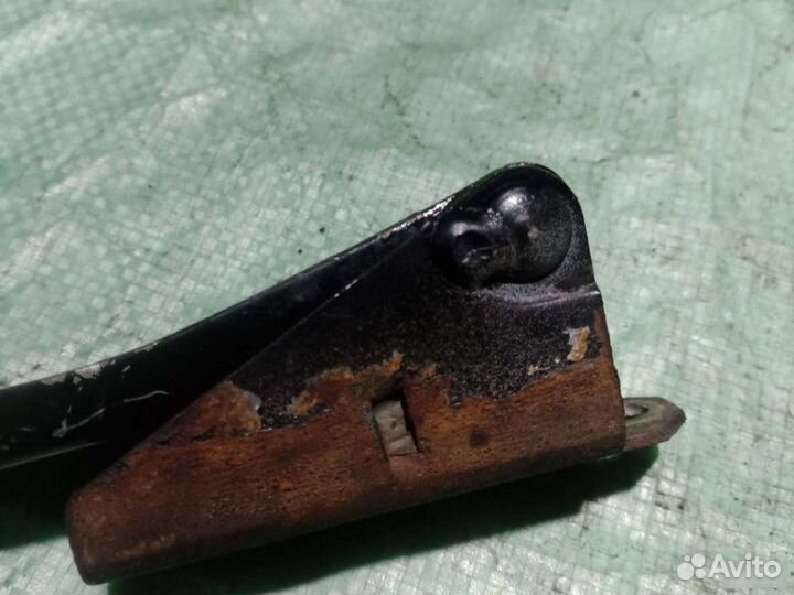 Петля капота левая Mitsubishi Galant 7 1995