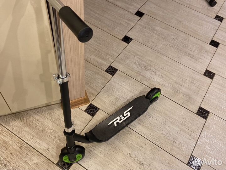 Самокат новый в коробке