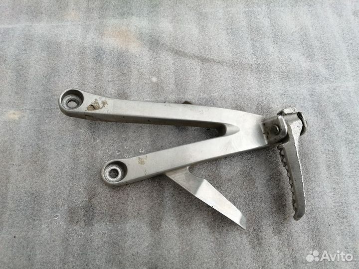 Honda cbr600rr 07-12 правый пассажирский кронштейн