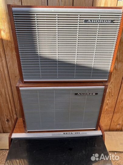 Виниловый проигрыватель Akords с колонками