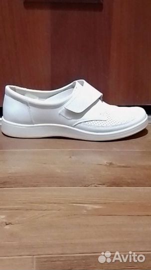 Медицинская обувь женская. 39 размер