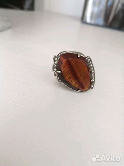 Комплект с тигровым глазом и марказитами