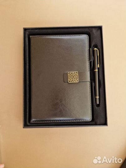 Ежедневник с ручкой в подарочной коробке