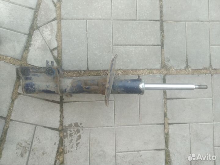 Амортизатор передний Ниссан Кашкай