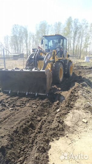 Самосвал вывоз мусора. Песок земля щебень