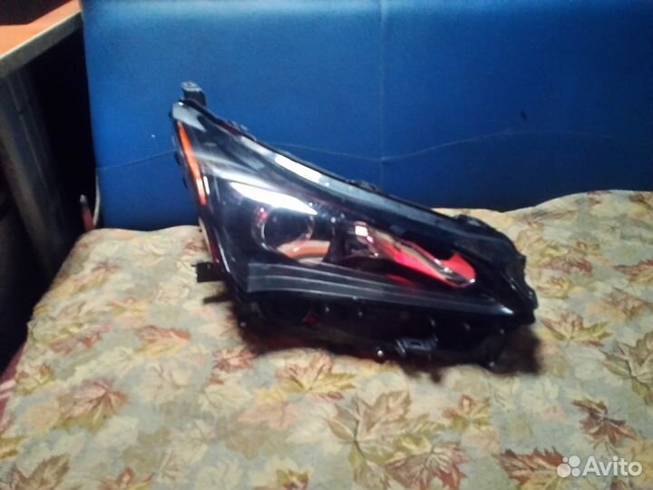 Фара передняя правоя Lexus NX 200