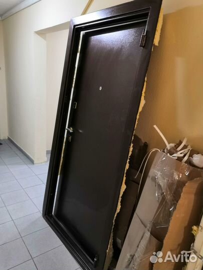 Входная металлическая дверь