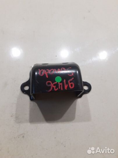 Кронштейн(крепление) кузова (Hyundai Sonata)