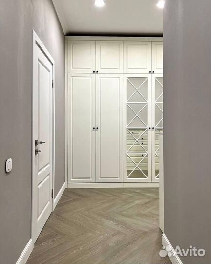 Зеркальный шкаф