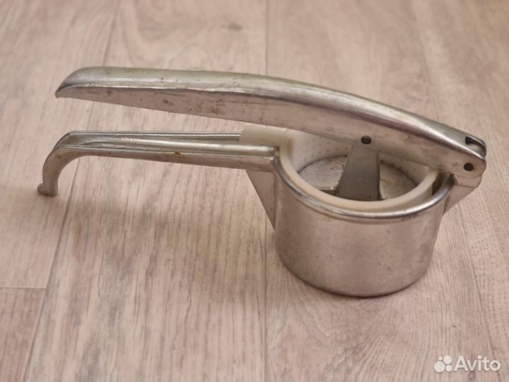 Соковыжималка ручная. Пресс