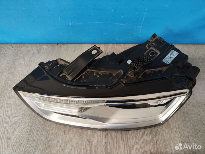 Фара левая Audi Q3 1 8U 2011