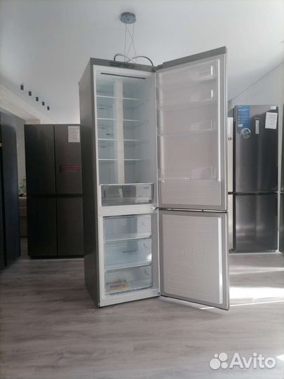 Новый холодильник серый LG no frost 2 метра