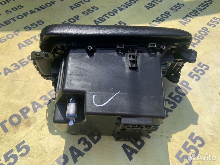 Ящик передней консоли Kia Quoris