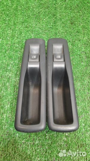 Кнопка стеклоподъемника передняя правая Renault