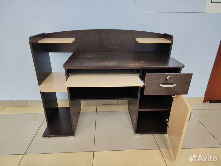 Компьютерный стол бу состояние на фото, целый