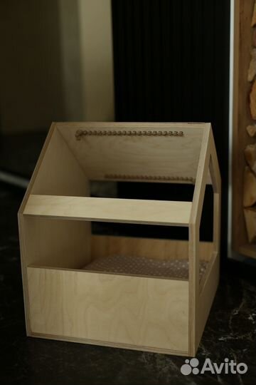 Домик с когтеточкой для кошки новая