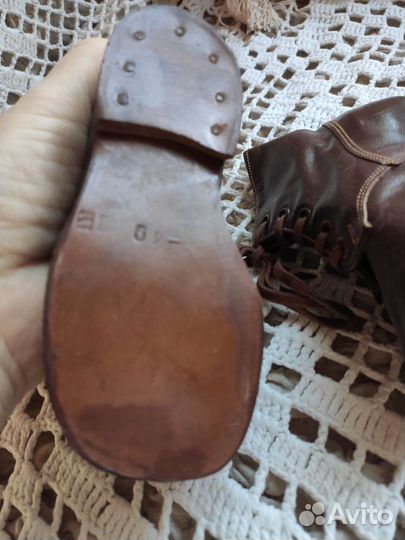 Детские антикварные ботинки