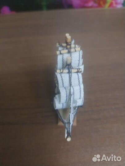 Корабль игрушка