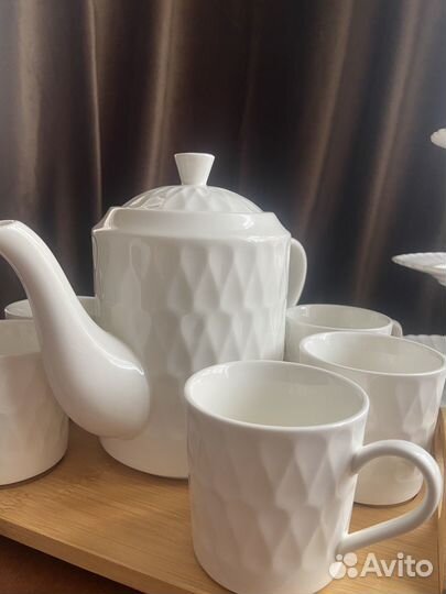 Белый чайный сервиз с чайником на 6 персон