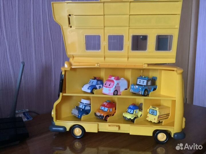 Игрушка автобус Робокар Поли с героями