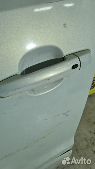 Передняя дверь Suzuki grand Vitara