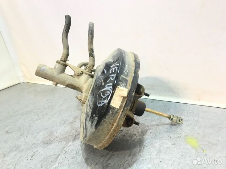 Главный тормозной цилиндр и вакуумный усилитель в