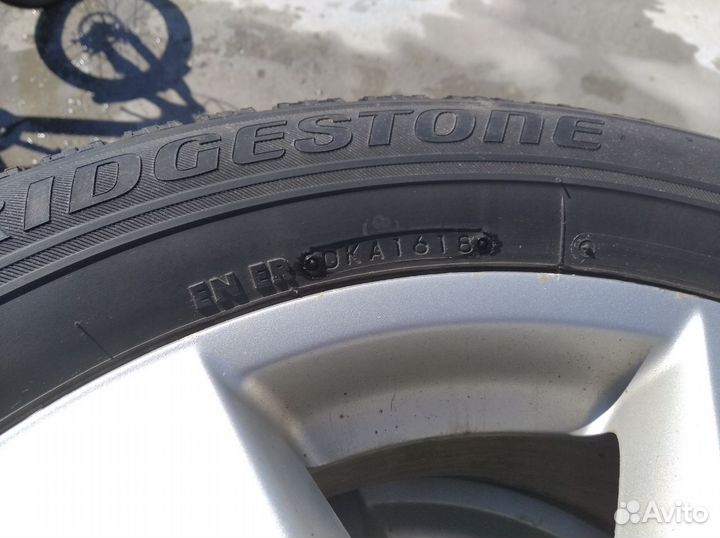 Bridgestone Blizzak VRX 215/60 R17