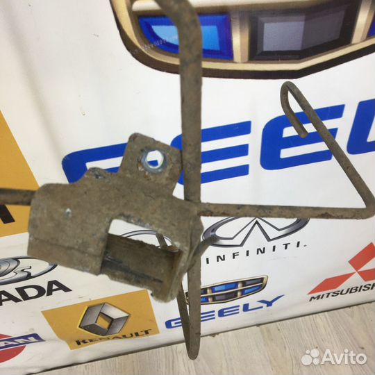 Крепление запасного колеса гайка Renault duster