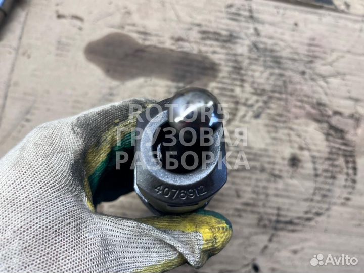 Форсунка топливная Scania 124 4 2004 1521978